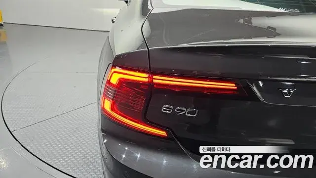 Volvo S90 2022 — Photo 13/34