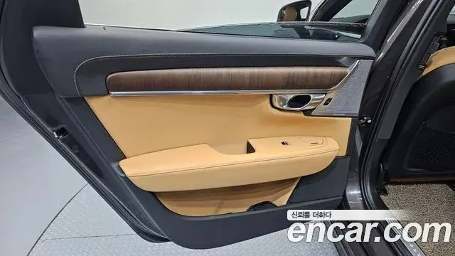 Volvo S90 2022 — Photo 29/34