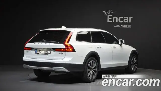 Volvo V90 Cross Country 2021 — ფოტო 23/35