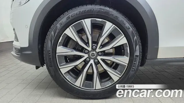 Volvo V90 Cross Country 2021 — ფოტო 24/35