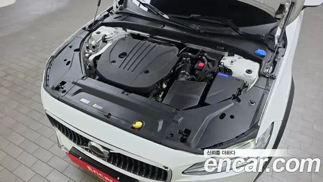 Volvo V90 Cross Country 2021 — ფოტო 22/35