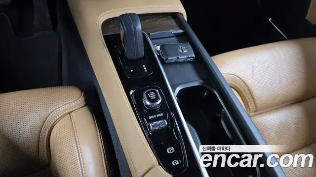 Volvo V90 Cross Country 2021 — ფოტო 27/35