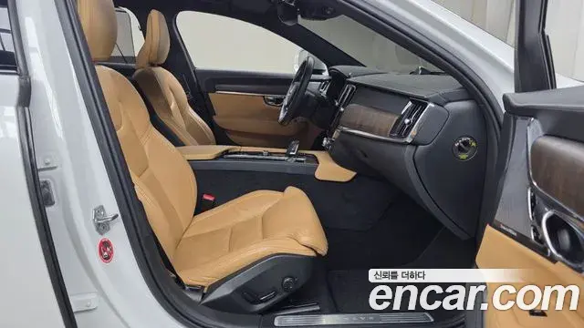 Volvo V90 Cross Country 2021 — ფოტო 20/35