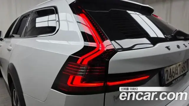 Volvo V90 Cross Country 2021 — ფოტო 26/35