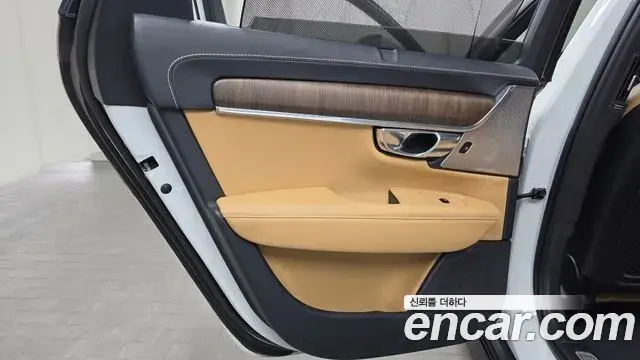 Volvo V90 Cross Country 2021 — ფოტო 18/35
