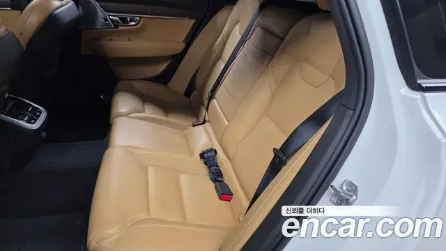 Volvo V90 Cross Country 2021 — ფოტო 29/35