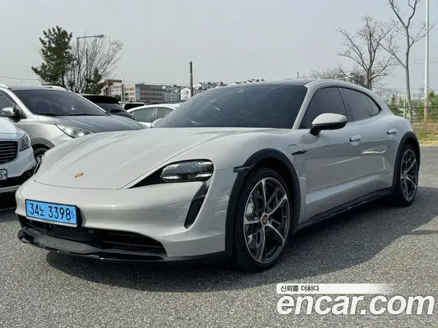 Porsche Taycan 2024 — Photo 2/20