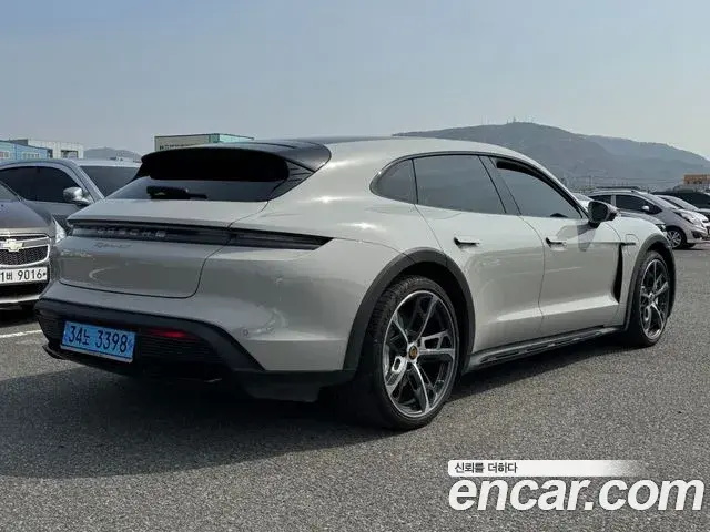 Porsche Taycan 2024 — Photo 8/20