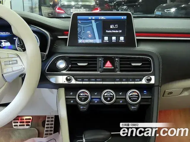 Genesis G70 2019 — Photo 15/20
