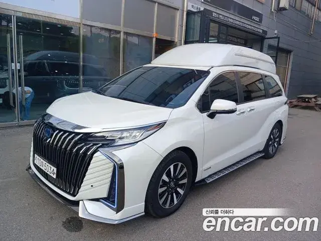 Toyota Sienna 2021 — Photo 2/18