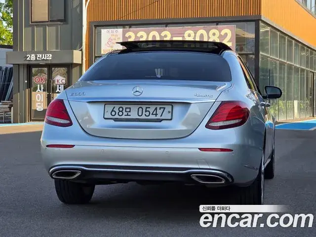Mercedes-Benz E-Class 2019 — ფოტო 19/20