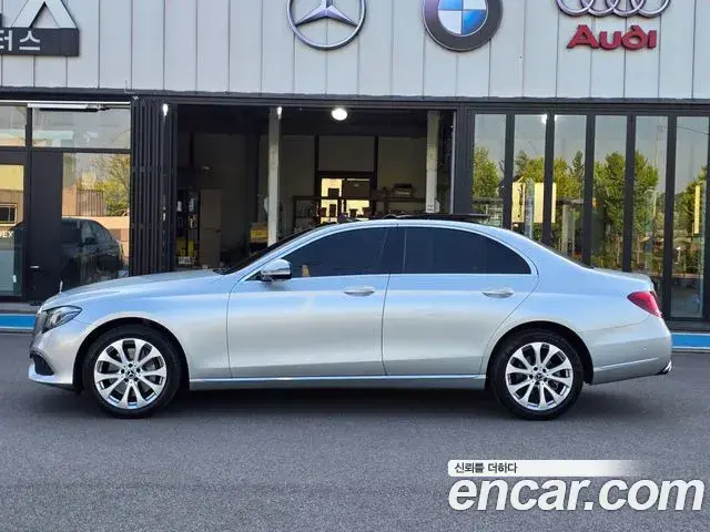 Mercedes-Benz E-Class 2019 — ფოტო 6/20