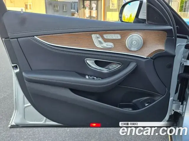 Mercedes-Benz E-Class 2019 — ფოტო 9/20