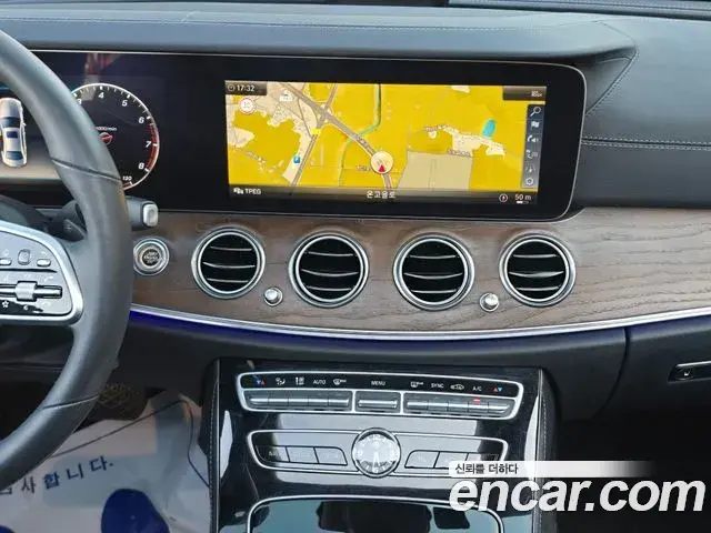 Mercedes-Benz E-Class 2019 — ფოტო 18/20