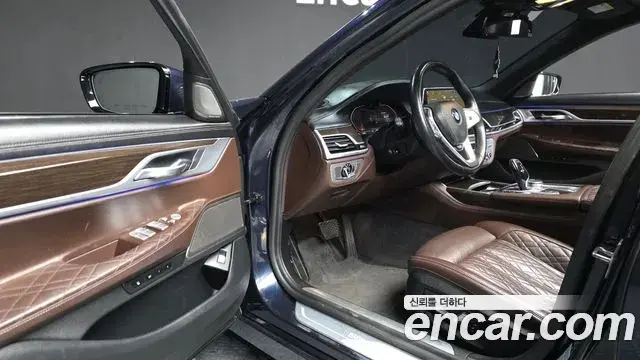 BMW 7 Series 2019 — Фото 10/20