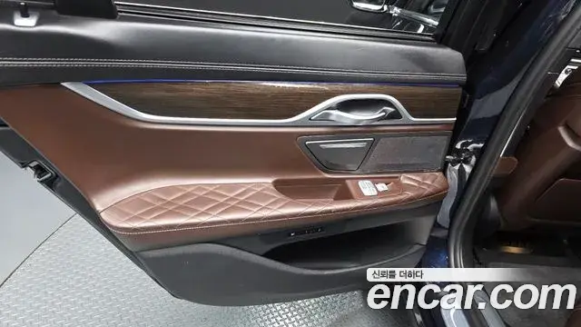 BMW 7 Series 2019 — Şəkil 29/33