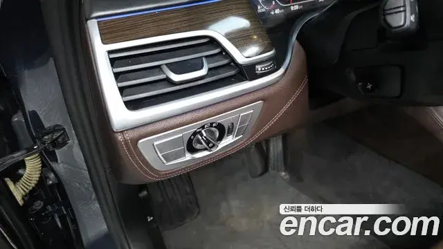 BMW 7 Series 2019 — Şəkil 16/33
