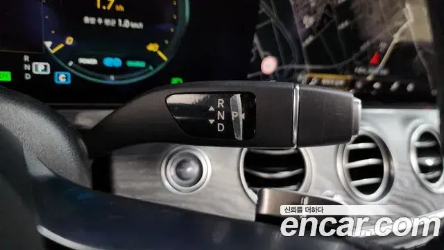 Mercedes-Benz E-Class 2020 — ფოტო 25/39