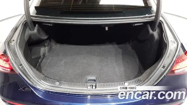 Mercedes-Benz E-Class 2020 — ფოტო 20/39