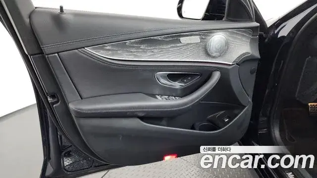 Mercedes-Benz E-Class 2020 — ფოტო 31/39