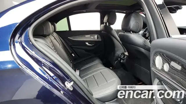 Mercedes-Benz E-Class 2020 — ფოტო 22/39