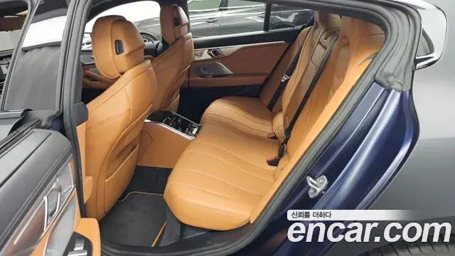BMW 8 Series 2022 — ფოტო 31/32
