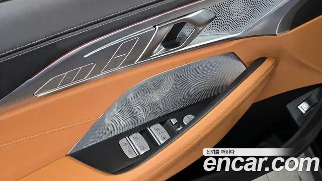 BMW 8 Series 2022 — ფოტო 21/32