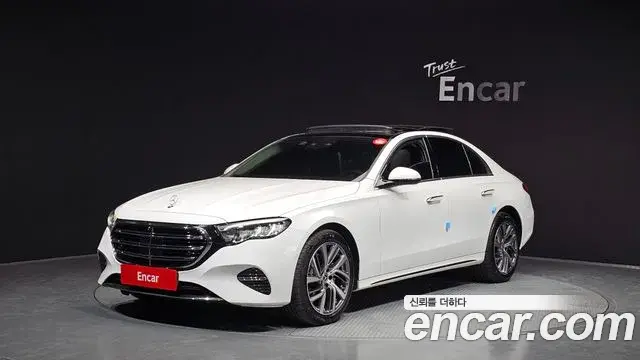 Mercedes-Benz E-Class 2024 — Photo 14/20