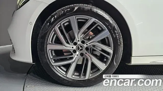 Mercedes-Benz E-Class 2024 — Photo 20/20