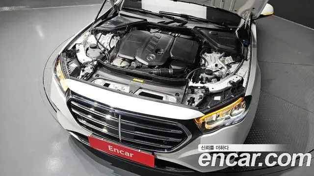 Mercedes-Benz E-Class 2024 — Photo 3/20