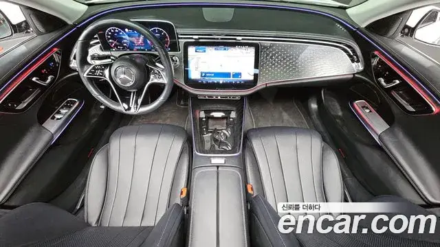Mercedes-Benz E-Class 2024 — Photo 11/20