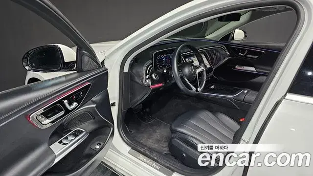 Mercedes-Benz E-Class 2024 — Photo 8/20