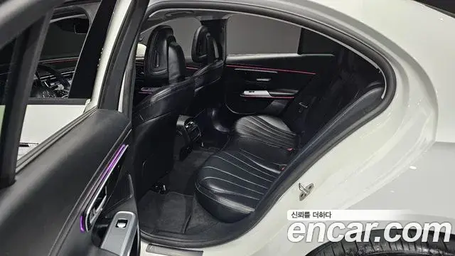 Mercedes-Benz E-Class 2024 — Photo 9/20