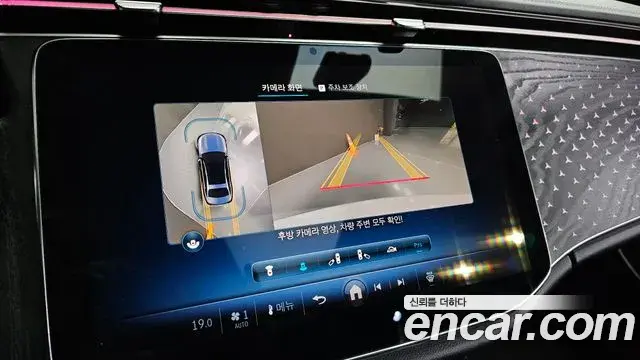 Mercedes-Benz E-Class 2024 — Photo 12/20