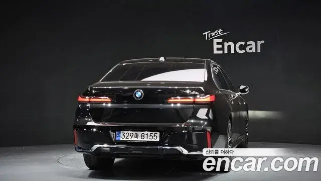 BMW 7 Series 2024 — Photo 28/31