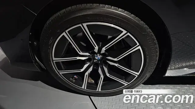 BMW 7 Series 2024 — Photo 25/31