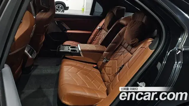 BMW 7 Series 2024 — Photo 14/31