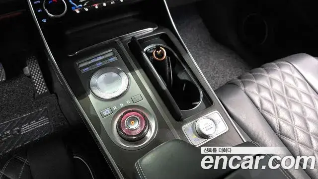 Genesis GV80 2021 — ფოტო 18/33