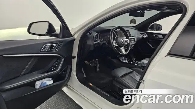 BMW 1 Series 2022 — Photo 27/36