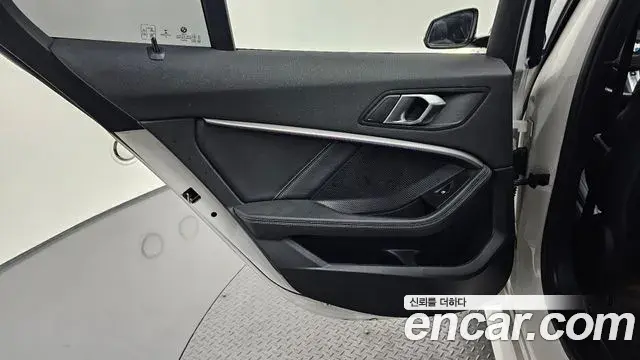 BMW 1 Series 2022 — Photo 21/36