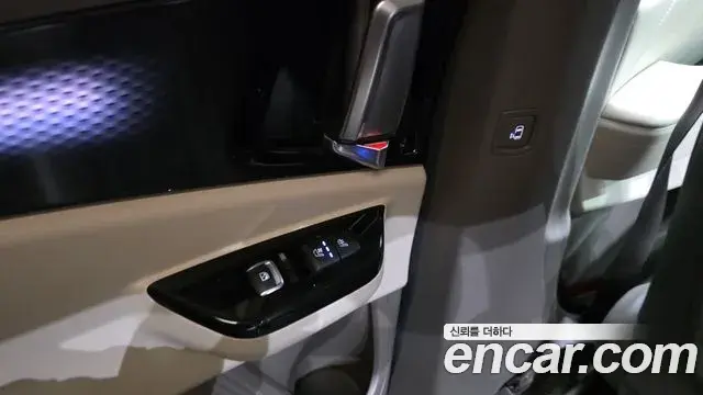Kia Carnival 2021 — Photo 2/20