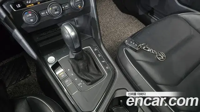 Volkswagen Tiguan 2020 — Photo 9/33