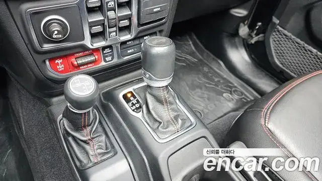 Jeep Wrangler 2021 — Photo 19/20
