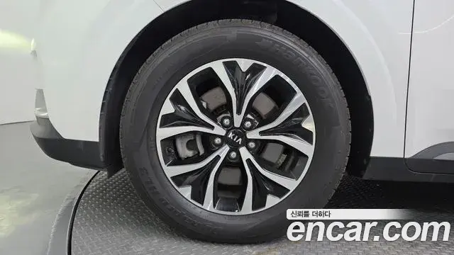 Kia Carnival 2021 — Photo 5/20