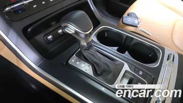 Kia Carnival 2021 — Photo 9/20