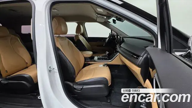 Kia Carnival 2021 — Photo 10/20