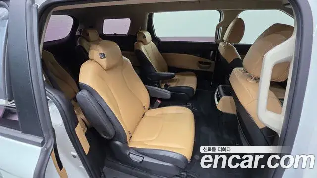 Kia Carnival 2021 — Photo 19/20