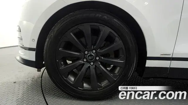 Land Rover Range Rover Velar 2018 — Photo 10/20