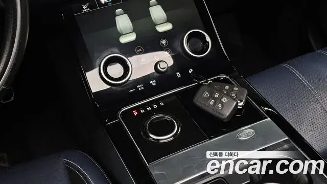 Land Rover Range Rover Velar 2018 — Photo 11/20