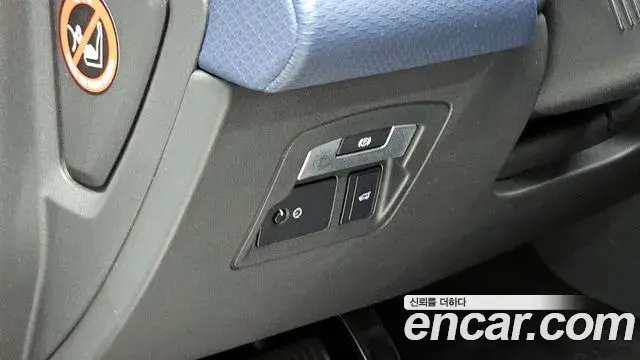 Land Rover Range Rover Velar 2018 — Photo 6/20